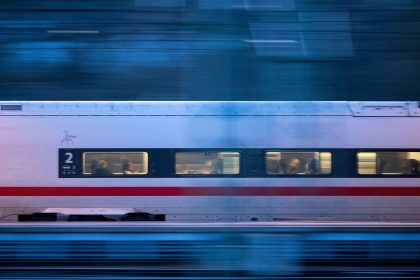 Bahnmitarbeiterin findet im Zug Portemonnaie mit 1000 Euro