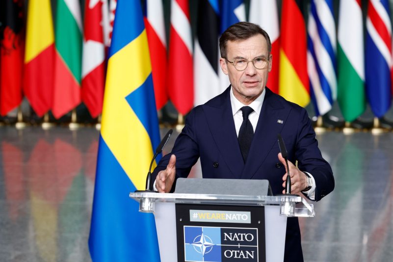 Der schwedische Ministerpräsident Ulf Kristersson spricht bei der Zeremonie zur Aufnahme Schwedens in die Nato in Brüssel.
