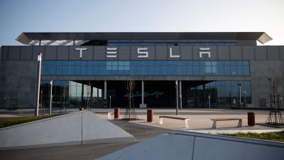 Betriebsratswahl bei Tesla: IG Metall will Tarifvertrag