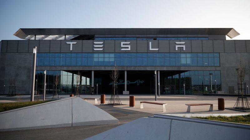 Das Tesla-Werk in Grünheide ist nach dem tagelangen Stromausfall wieder am Netz.