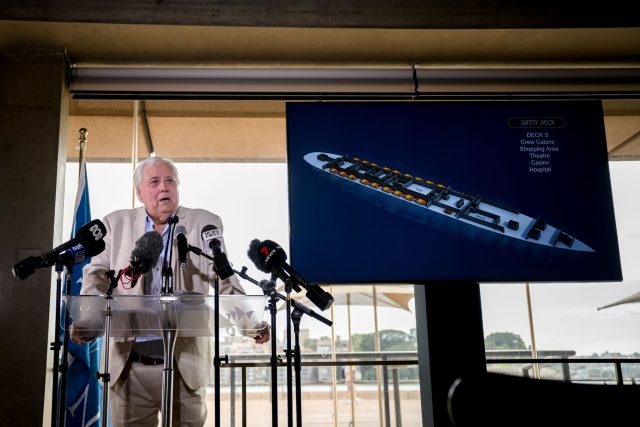 «Ich habe zwei Möglichkeiten: Entweder gebe ich meiner Frau noch mehr Geld zum Einkaufen oder ich gebe es für die Titanic aus - und ich gebe es für die Titanic aus, weil sie genug eingekauft hat»: Milliardär Clive Palmer.