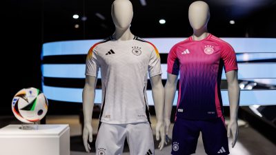 Die offiziellen Trikots der deutschen Fußball-Nationalmannschaft für die Heim-EM 2024.