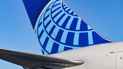 Boeing von United Airlines verliert Rumpfteil im Flug