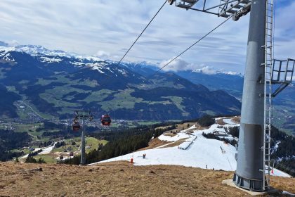 Tirol: Deutsche prallt mit Gleitschirm gegen Seilbahn