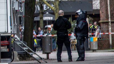 Verdächtige Taschen in einer Bankfiliale: Großeinsatz der Polizei in Bochum