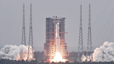 China schießt wichtigen Satelliten für Mondmissionen ins All