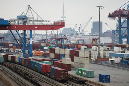 „Historischer Fehler“: Schweizer Großreederei kauft 49,9 Prozent der Hamburger Hafen AG