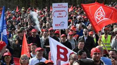 Bosch-Mitarbeiter protestieren gegen Stellenabbau