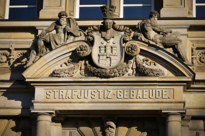 Staatsschutzverfahren gegen 32-jährige IS-Rückkehrerin in Hamburg gestartet