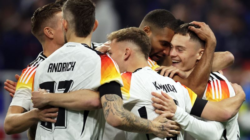 Das DFB-Team feiert den 2:0-Sieg gegen Frankreich.