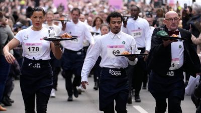 Pariser Kellner laufen wieder um die Wette