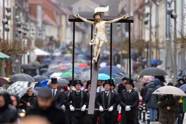 Eine Stadt macht ihrem Namen alle Ehre: In Heiligenstadt erinnern die Teilnehmer der Palmsonntagsprozession an die Ankunft von Jesus Christus in Jerusalem. Die Unesco&nbsp;hat den Umzug in Thürigen als immatrielles Weltkulturerbe ausgezeichnet.