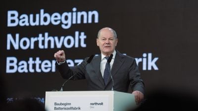 Bundeskanzler Olaf Scholz (SPD) vor Baubeginn der Northvolt-Fabrik in Schleswig-Holstein.