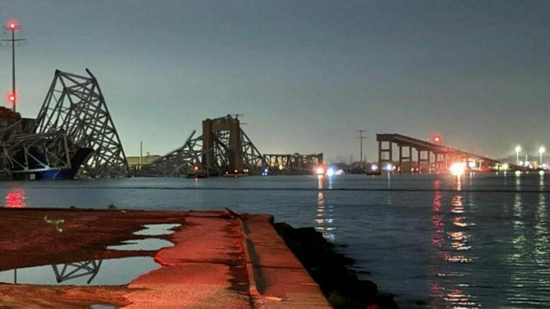 In der US-Stadt Baltimore ist ein Schiff in eine große Brücke, die Francis Scott Key Bridge, gefahren und hat diese zum Einsturz gebracht.