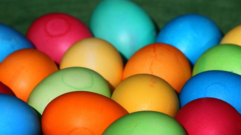 Von Ostereiern bis Eggs Benedict: Bemalt, beliebt – gesund?