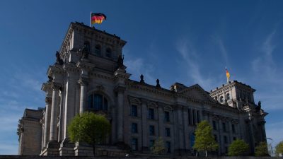 Selbstbestimmungsgesetz im Bundestag beschlossen – Proteste vor dem Bundestag