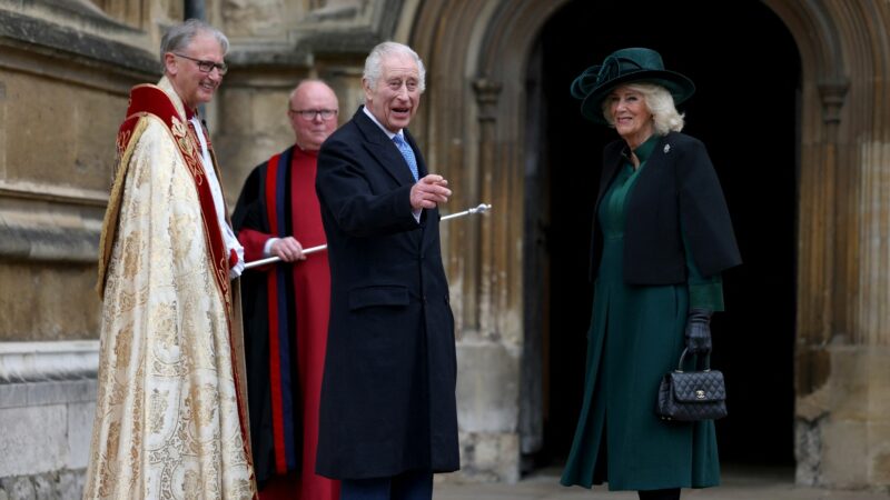 Der britische König Charles III. nahm mit seiner Frau Camilla am Ostergottesdienst in der St.-George's-Kapelle auf Schloss Windsor teil.
