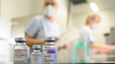 Gesundheitsbehörde verschweigt mögliche Risiken von COVID-19-Impfstoffen