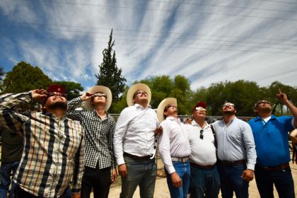 Millionen Menschen bewundern totale Sonnenfinsternis