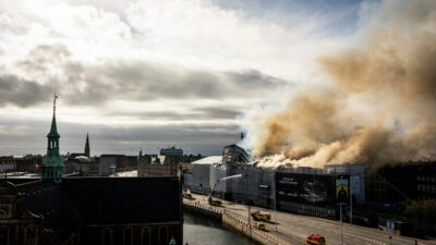 Kopenhagener Börse durch Feuer stark beschädigt – Großteil der Kunstschätze gerettet