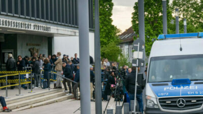 Massenandrang: Reichsbürger-Prozess in Stuttgart startet mit Verzögerung