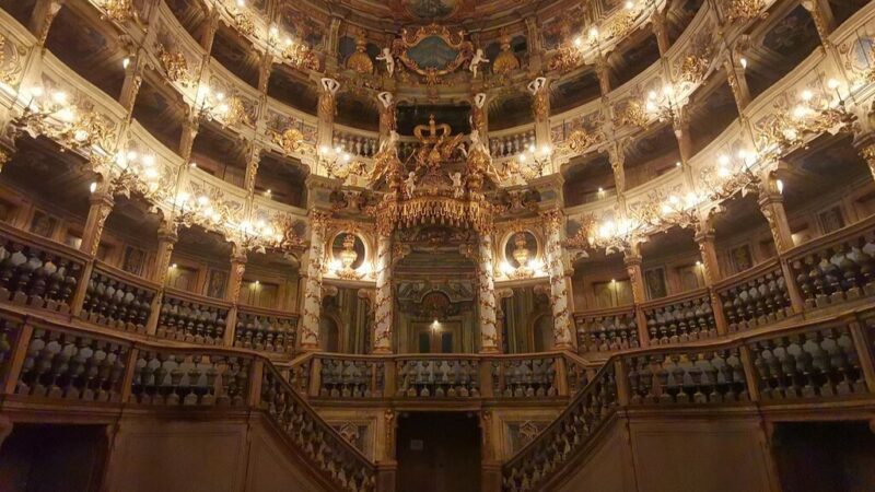 Innenansicht vom extravaganten barocken Opernhaus