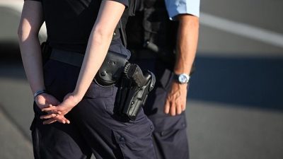 Aggressives Trio greift in bayerischem Ansbach zwei Passanten an – Mordkommission ermittelt
