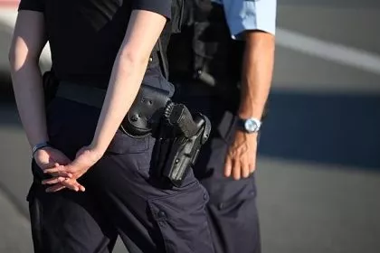 Aggressives Trio greift in bayerischem Ansbach zwei Passanten an – Mordkommission ermittelt