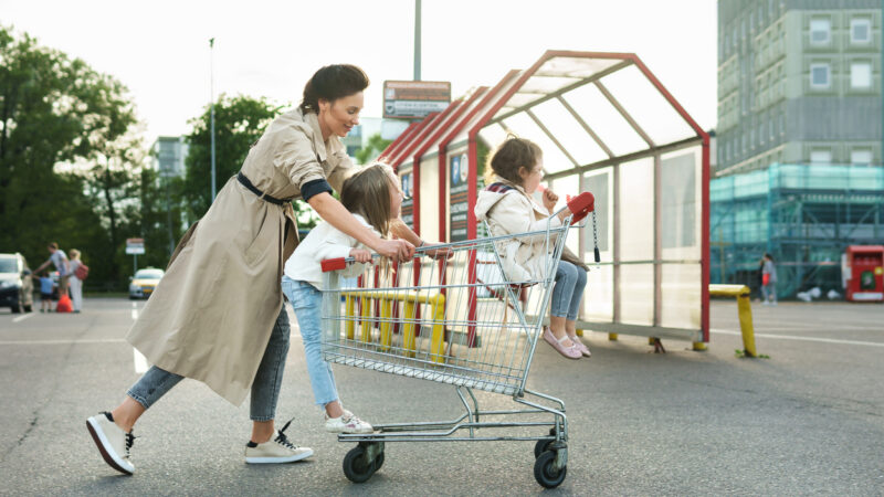 Mütter gehen meistens einkaufen – Väter holen auf