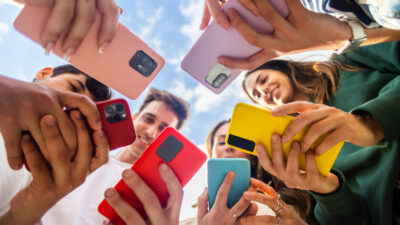 Die Generation Z gilt als arbeitsscheu und Smartphone-abhängig. Foto: iStock