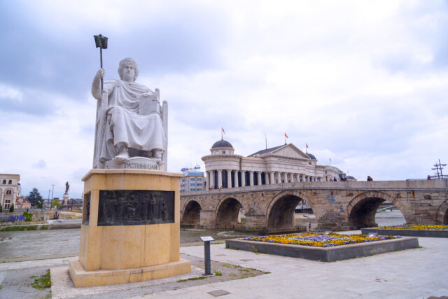 Marmorstatue von Justinian in Skopje (Mazedonien)
