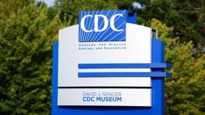 US-Gesundheitsbehörde CDC veröffentlicht bisher unbekannte Berichte über COVID-19-Impfschäden