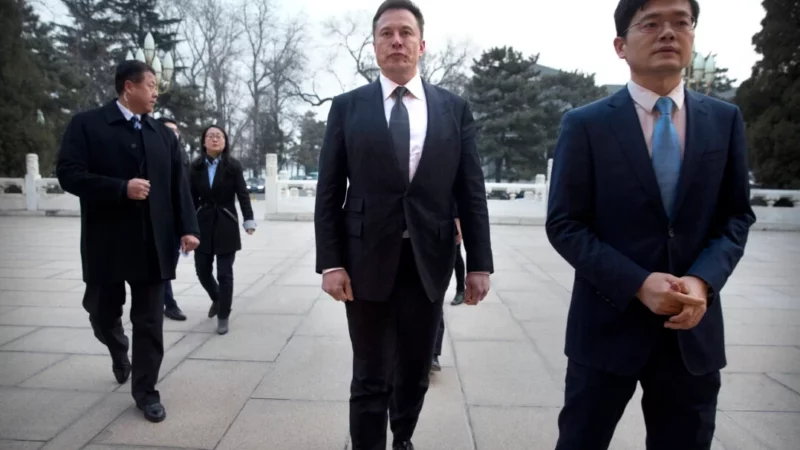 Elon Musk reist überraschend nach China und trifft sich mit Ministerpräsidenten