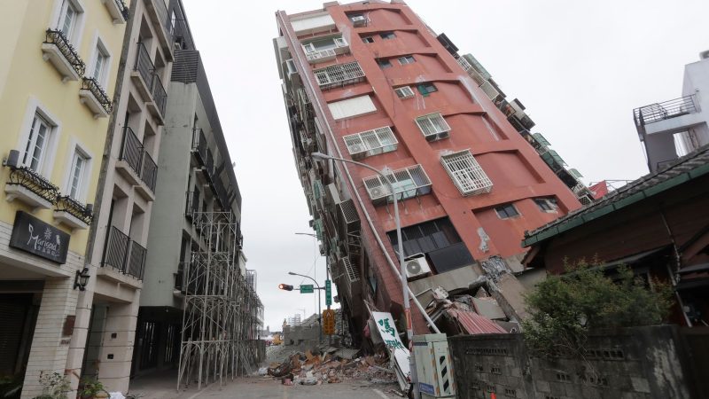 Nach dem Erdbeben in Taiwan werden noch sechs Menschen vermisst.