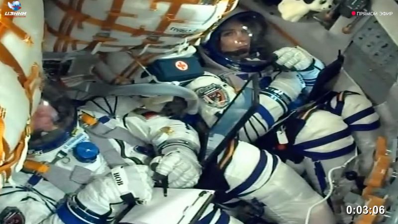 Oleg Nowizki und Marina Wassilewskaja - hier noch im Raumschiff - sind beide wieder auf der Erde zurück.