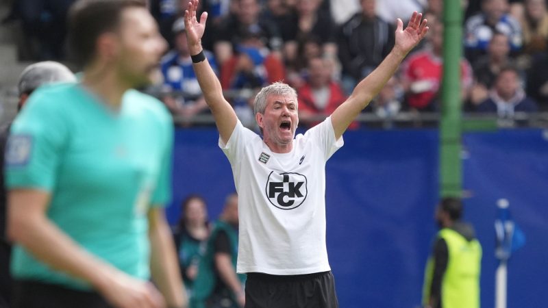 Kaiserslauterns Trainer Friedhelm Funkel will den Abstieg in die 3. Liga vermeiden.