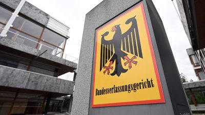 Streit über kritischen Tweet: Karlsruhe gibt Journalist Reichelt Recht