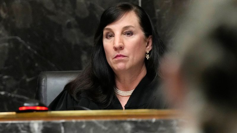 Richterin Cheryl Matthews führt den Vorsitz bei der Verkündung des Strafmaßes gegen die angeklagten Eltern eines Todesschützen.