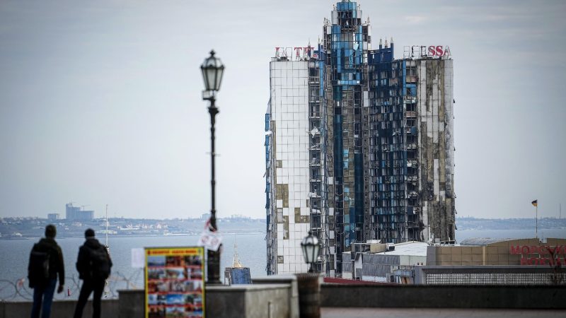 Das zerstörte Hotel Odessa: Bei erneuten Raketenangriffen auf die Hafenstadt wurden mindestens vier Menschen getötet (Archivbild).