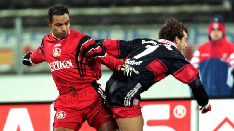 Emerson (l) spielte von 1997 bis 2000 für Bayer Leverkusen.