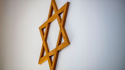 Brandanschlag auf Warschauer Nożyk-Synagoge verübt