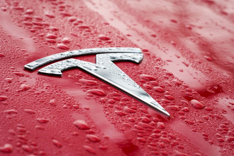 Bei Tesla sollen laut einem Bericht rund 10 Prozent der Stellen gestrichen werden.