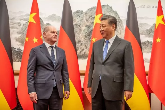 Bundeskanzler Olaf Scholz wird von dem chinesischen Staatspräsidenten Xi Jinping im Staatsgästehaus empfangen.