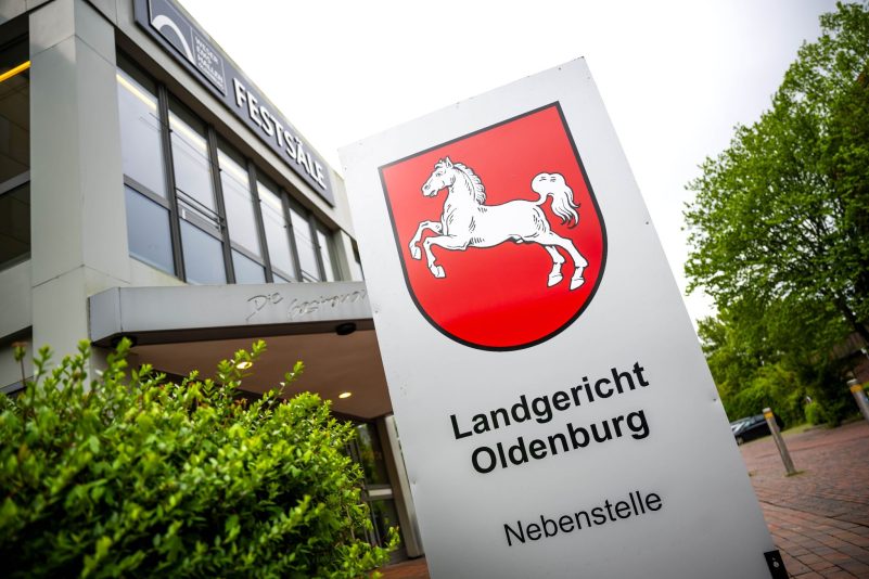 In dem Prozess am Landgericht Oldenburg soll der Skandal um die teure Reparatur des Marine-Segelschulschiffs «Gorch Fock» aufgeklärt werden.