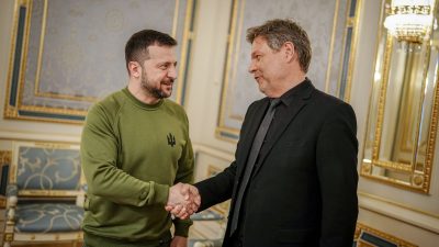 Selenskyj bedankt sich in Kiew bei Habeck für deutsche Hilfe
