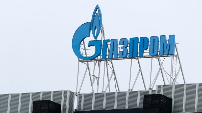 Das Gazprom-Logo ist auf einer Niederlassung des russischen Staatskonzerns in St. Petersburg zu sehen.