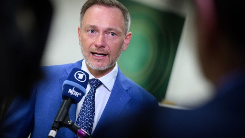 Christian Lindner verteidigt die in der Regierung umstrittenen FDP-Vorschläge für eine „Wirtschaftswende“.