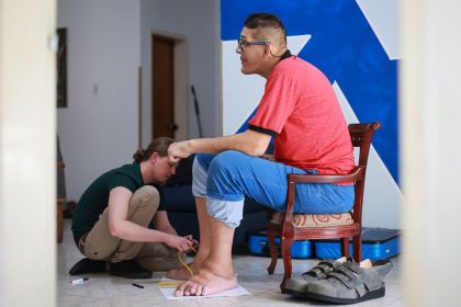 Deutsche Schuhe für die wohl längsten Füße der Welt
