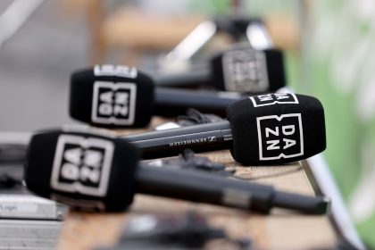 Streit um TV-Rechte: DAZN zieht vor Gericht