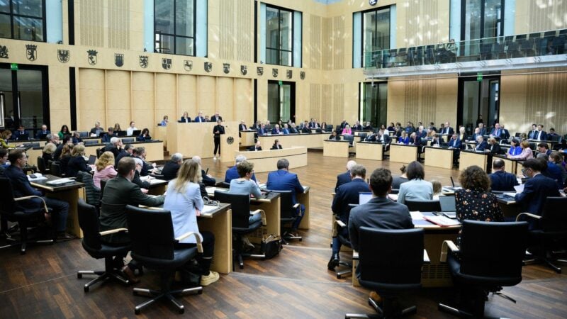 Der Bundesrat hat heute mehrere Gesetze der Bundesregierung ohne große Debatte gebilligt.